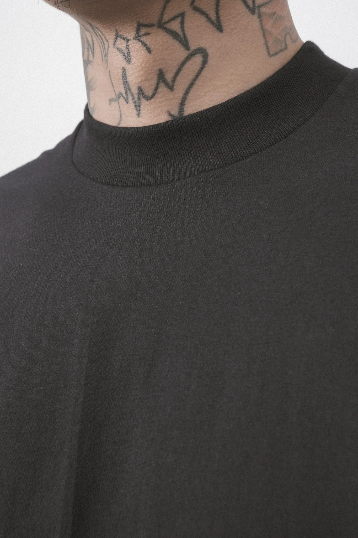 CLASSIC TEE IN ANTHRACITE - Image 11