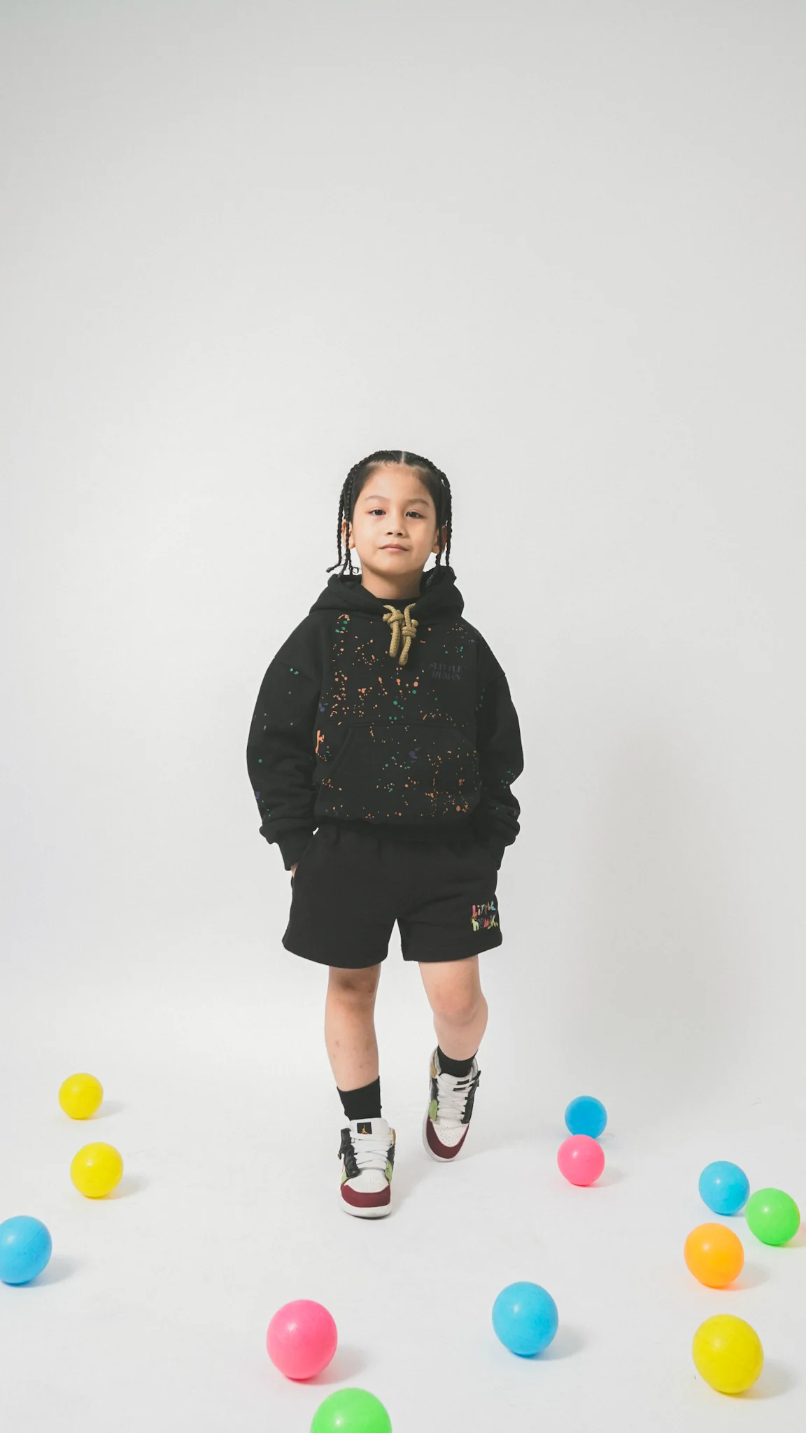 "CRAYONS" LITTLE HUMAN™ SWEATSHORTS IN ANTHRACITE - Image 13