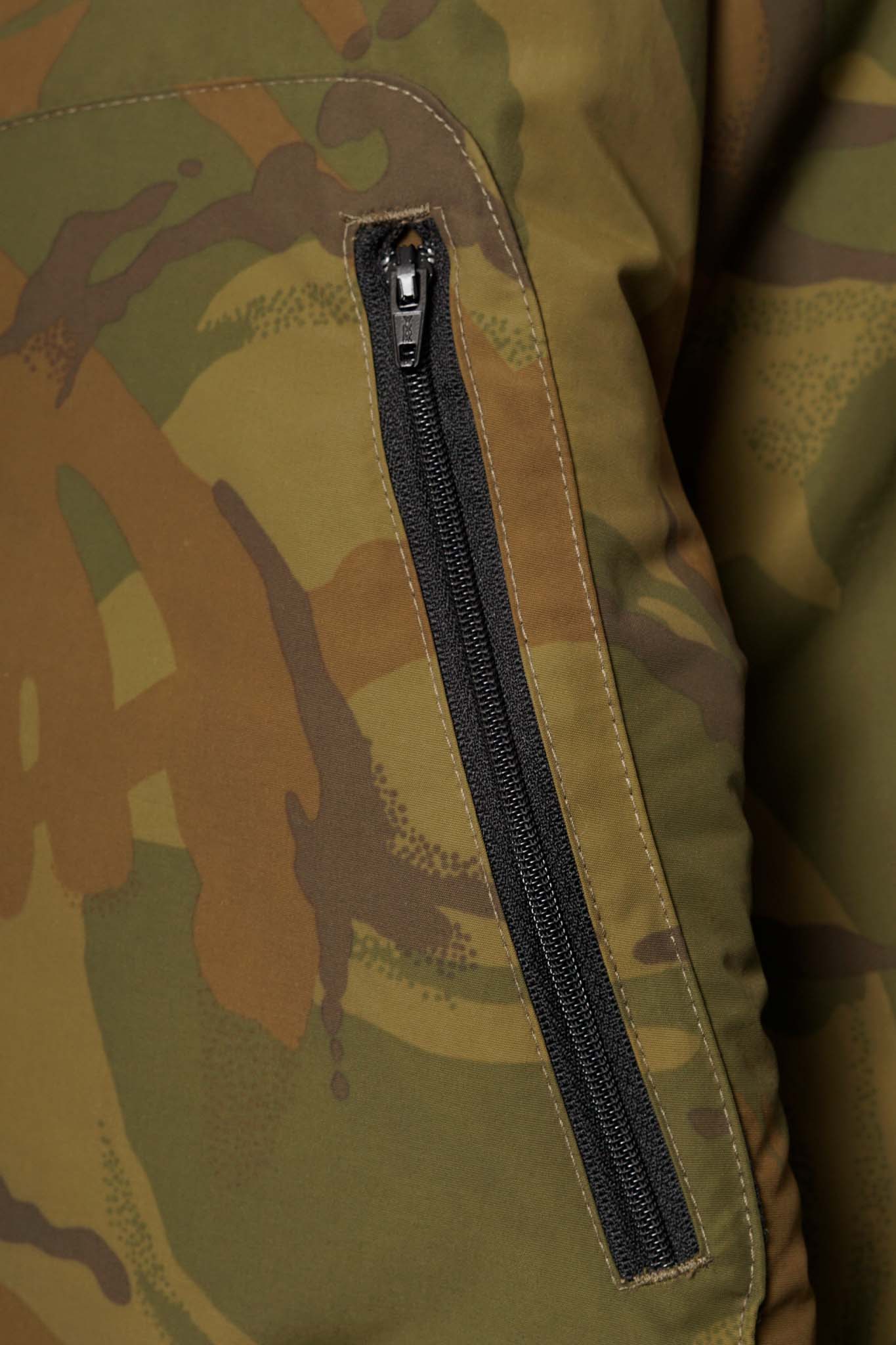 "FLOW" BOMBER JACKET IN JUNGLE CAMO - Image 10