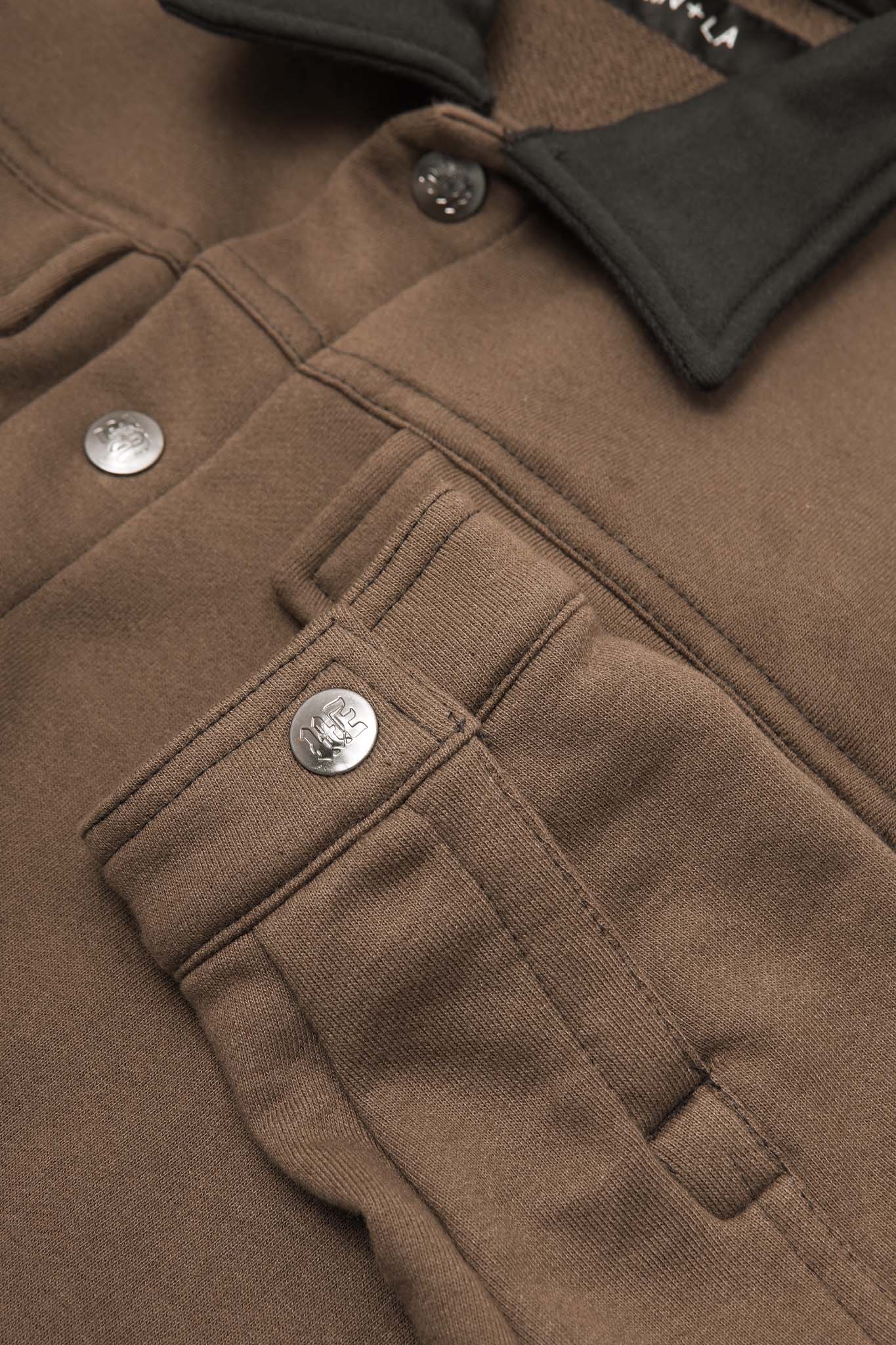 LOUNGE TRUCKER JACKET IN OLIVE DRAB - Image 8