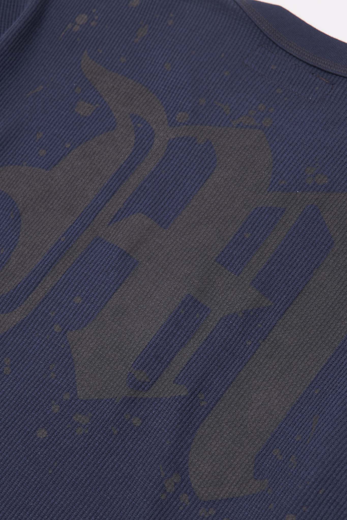 “M’$ SPECK V2” WAFFLE TEE IN NAVY - Image 6