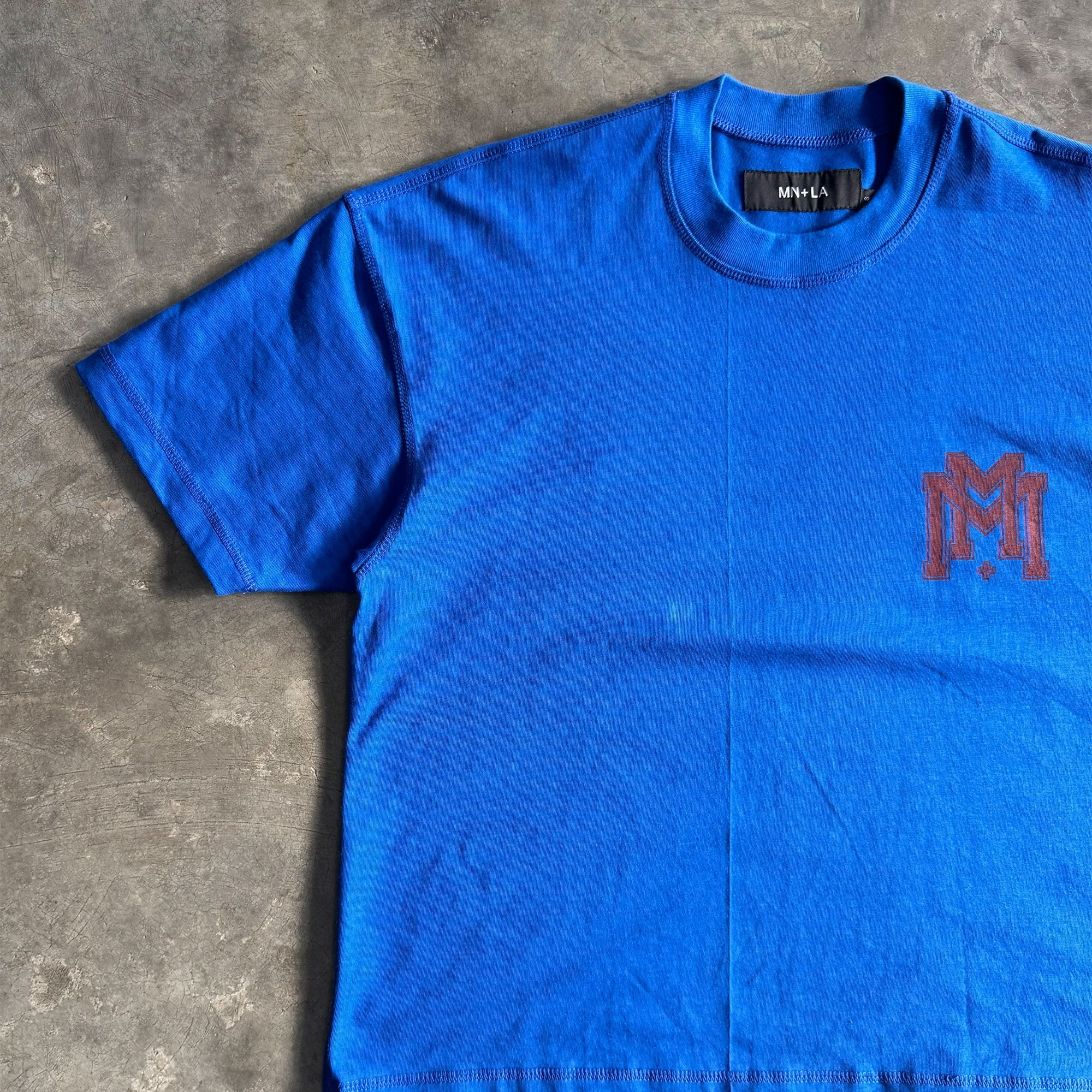 M'$ UNIVERSITY V2 TEE IN ELECTRIC BLUE - Image 4