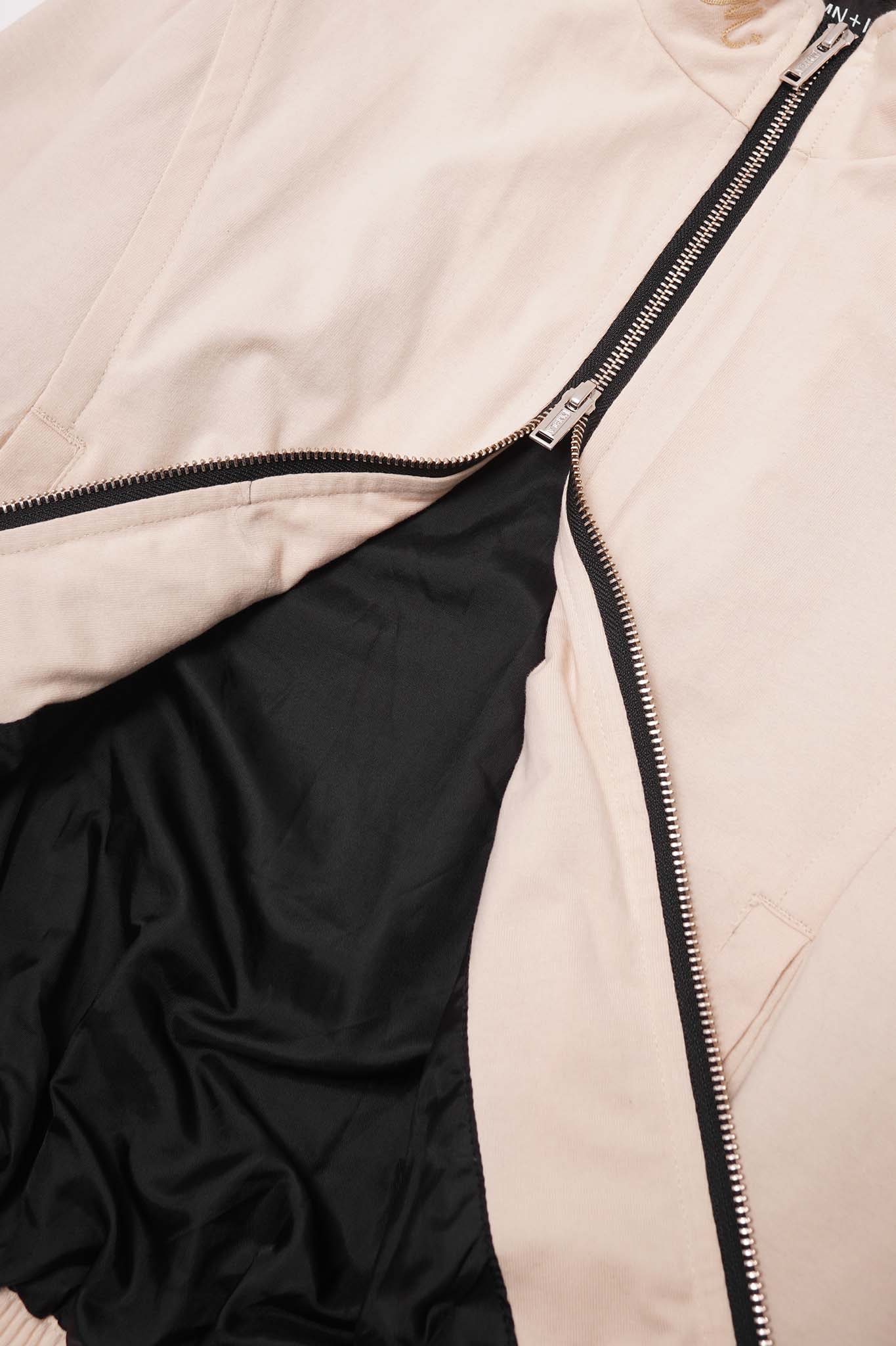 M+ "WAGWAN" JACKET IN BONE - Image 8