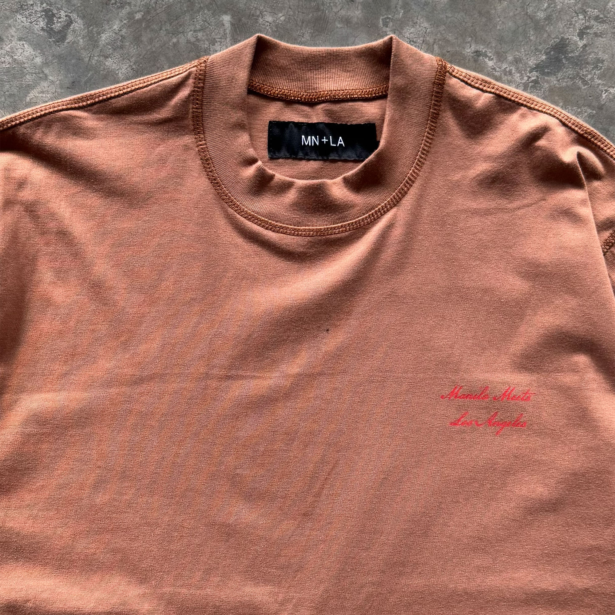 MN+LA™ SCRIPT LOGO TEE IN APRICOT - Image 4