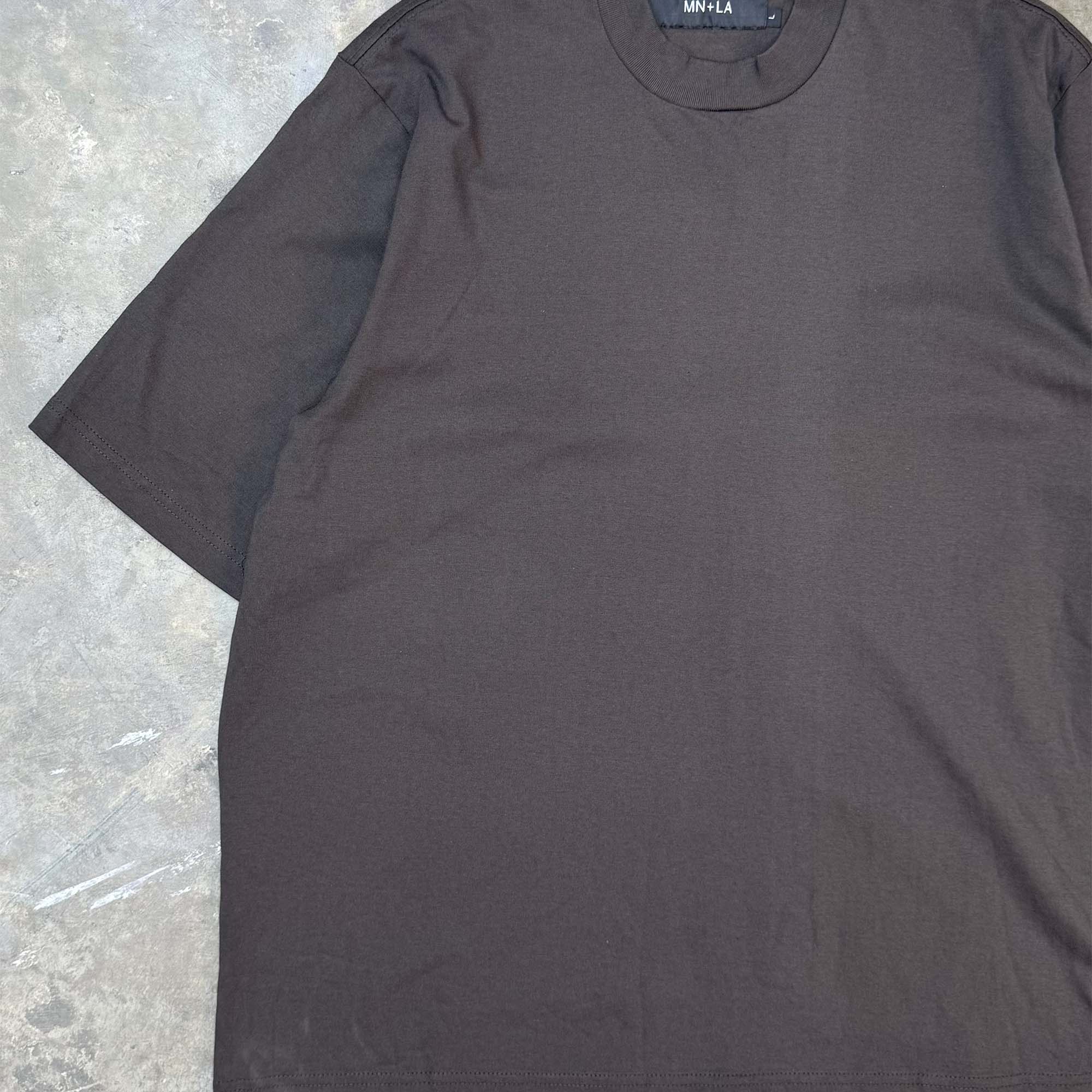MOCK NECK TEE IN CHARCOAL GREY - Image 3