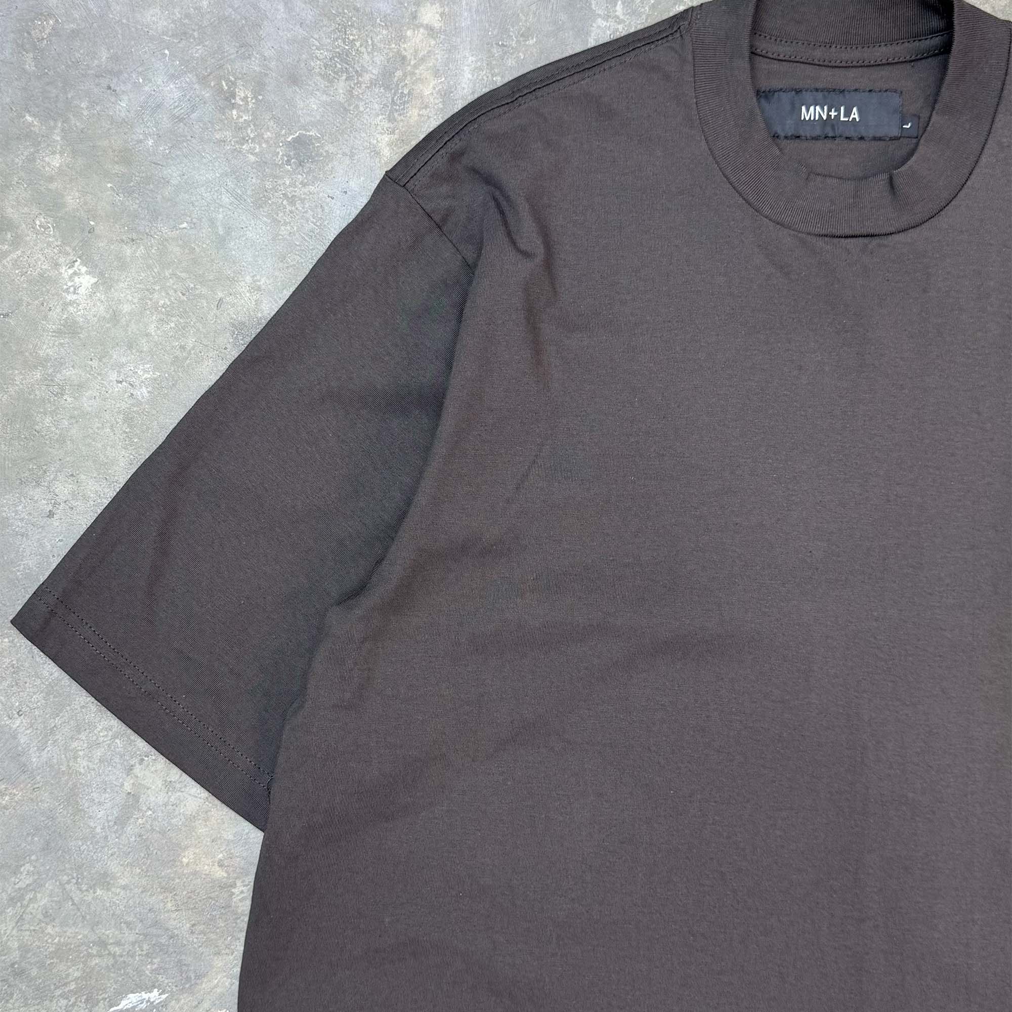 MOCK NECK TEE IN CHARCOAL GREY - Image 4