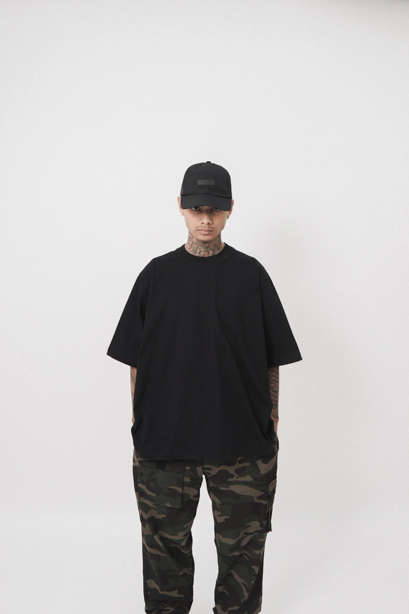 MOCK NECK TEE V3 IN ANTHRACITE - Image 11