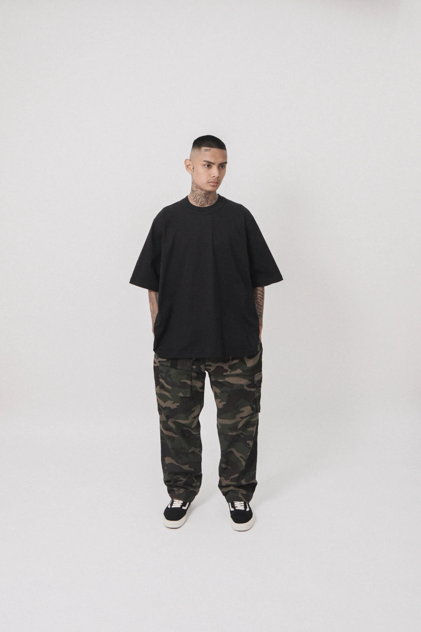 MOCK NECK TEE V3 IN ANTHRACITE - Image 13