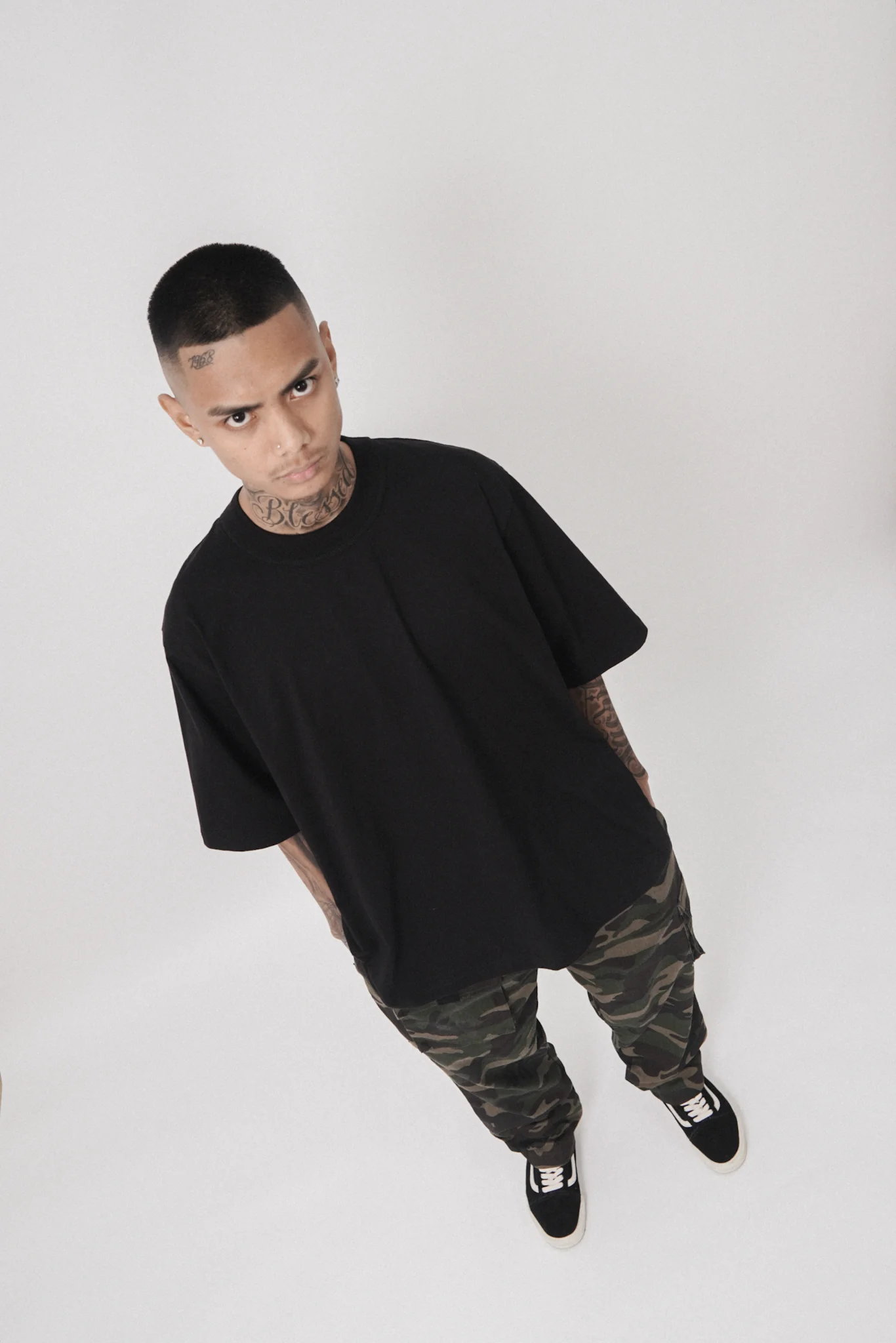 MOCK NECK TEE V3 IN ANTHRACITE - Image 14
