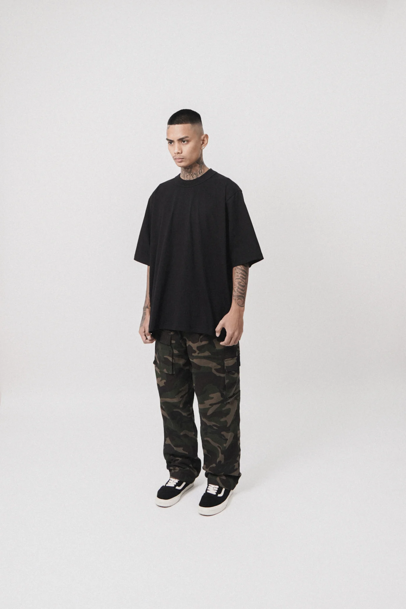 MOCK NECK TEE V3 IN ANTHRACITE - Image 15