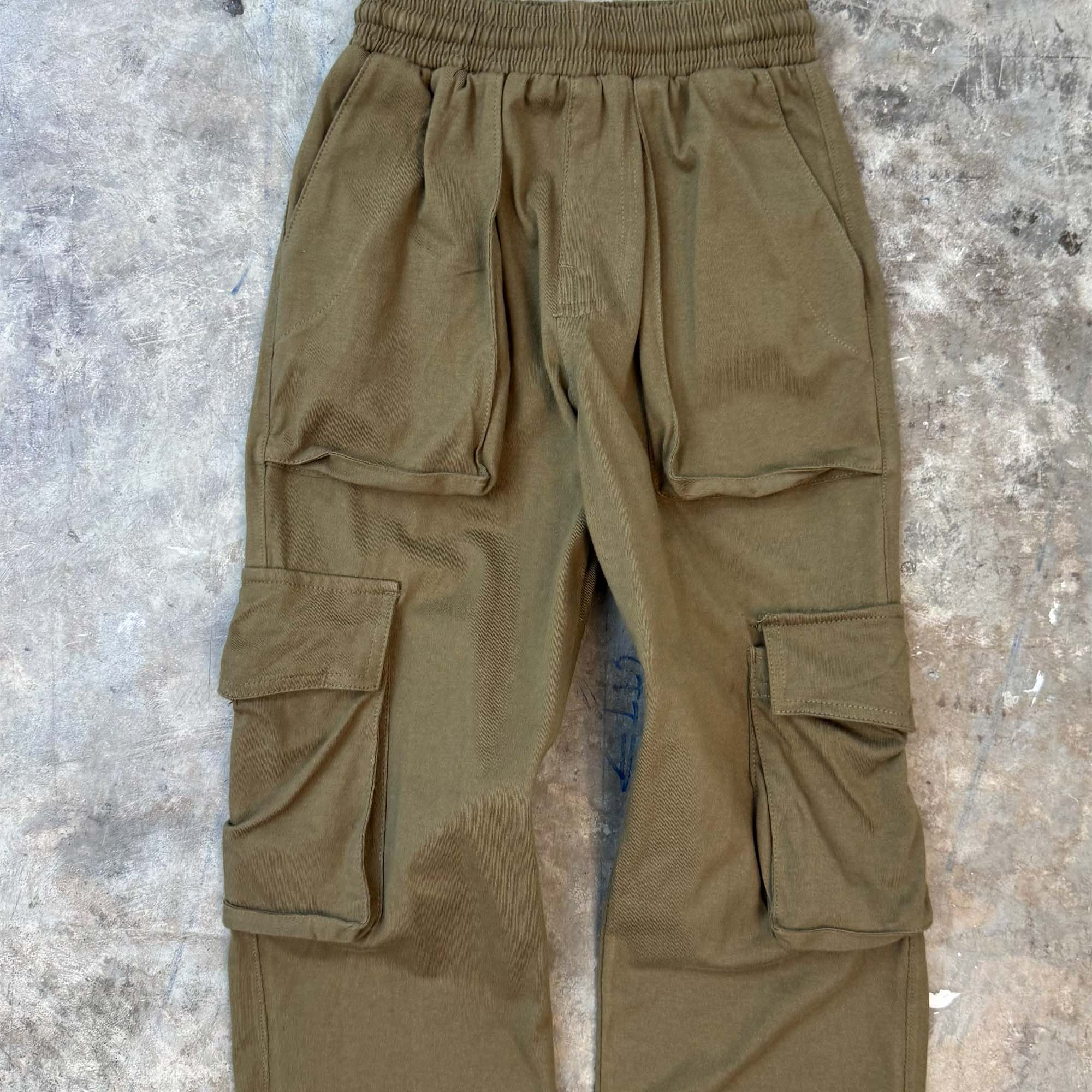 "PAINT SPLAT" LITTLE HUMAN™ CARGO PANTS IN OLIVE - Image 3