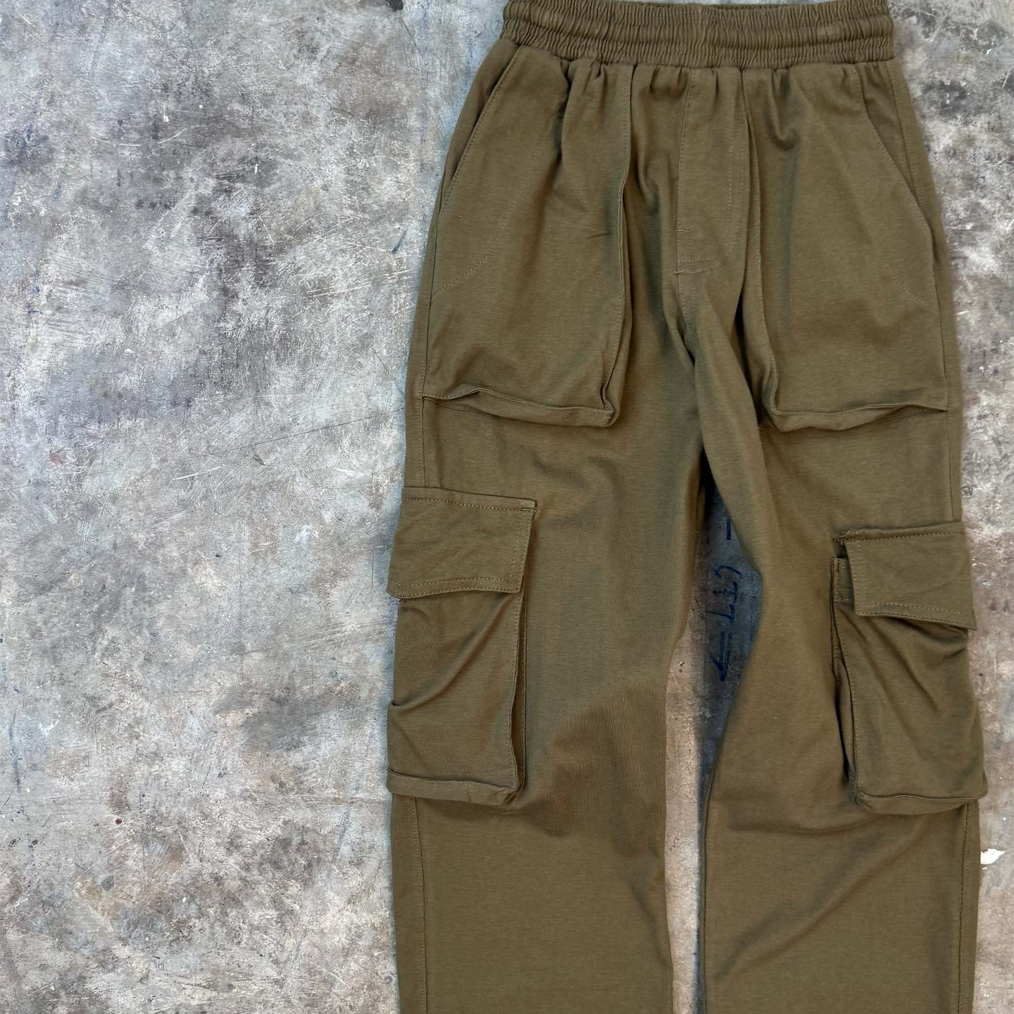 "PAINT SPLAT" LITTLE HUMAN™ CARGO PANTS IN OLIVE - Image 4