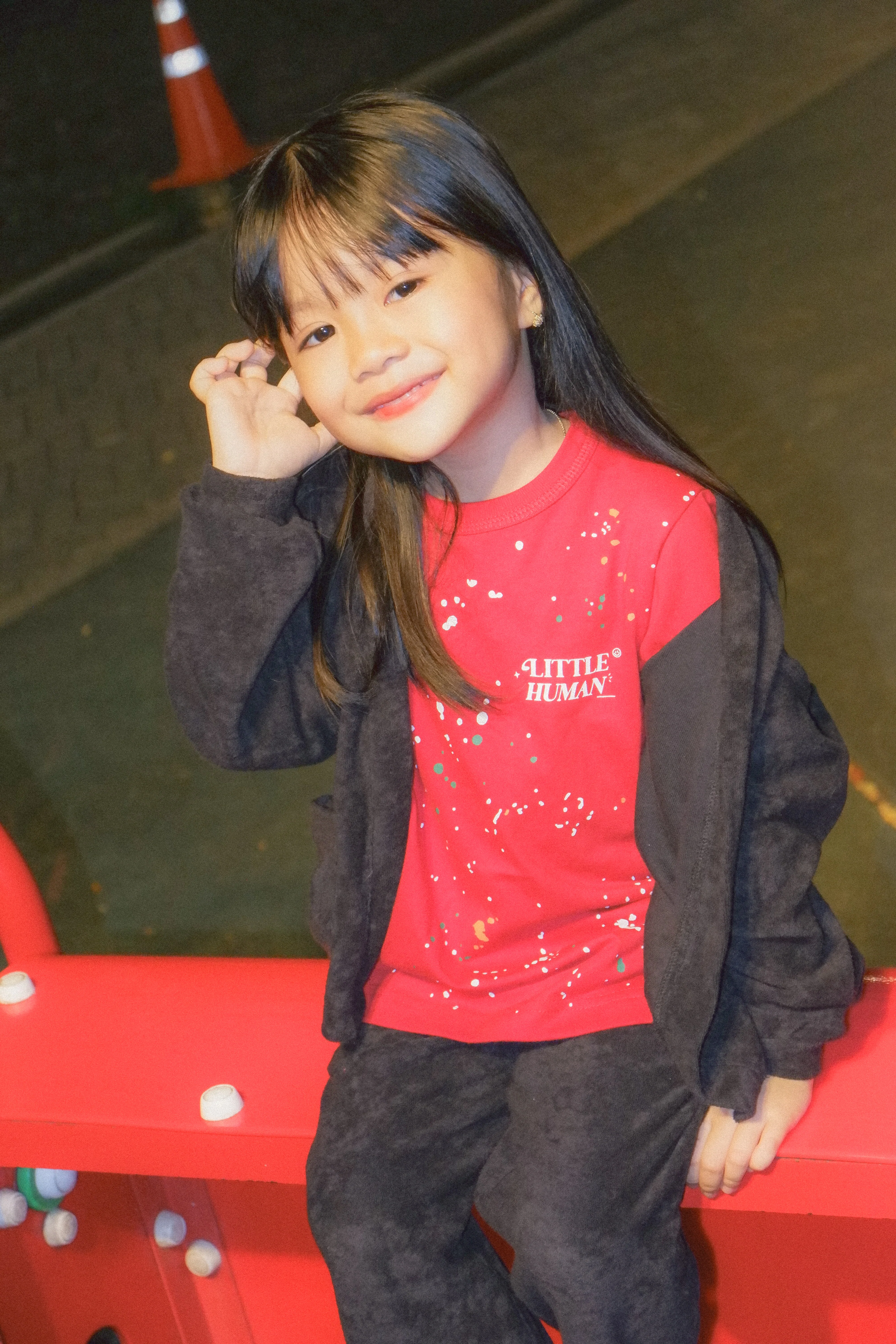 "PAINT SPLAT" LITTLE HUMAN™ TEE IN RARRI RED - Image 10