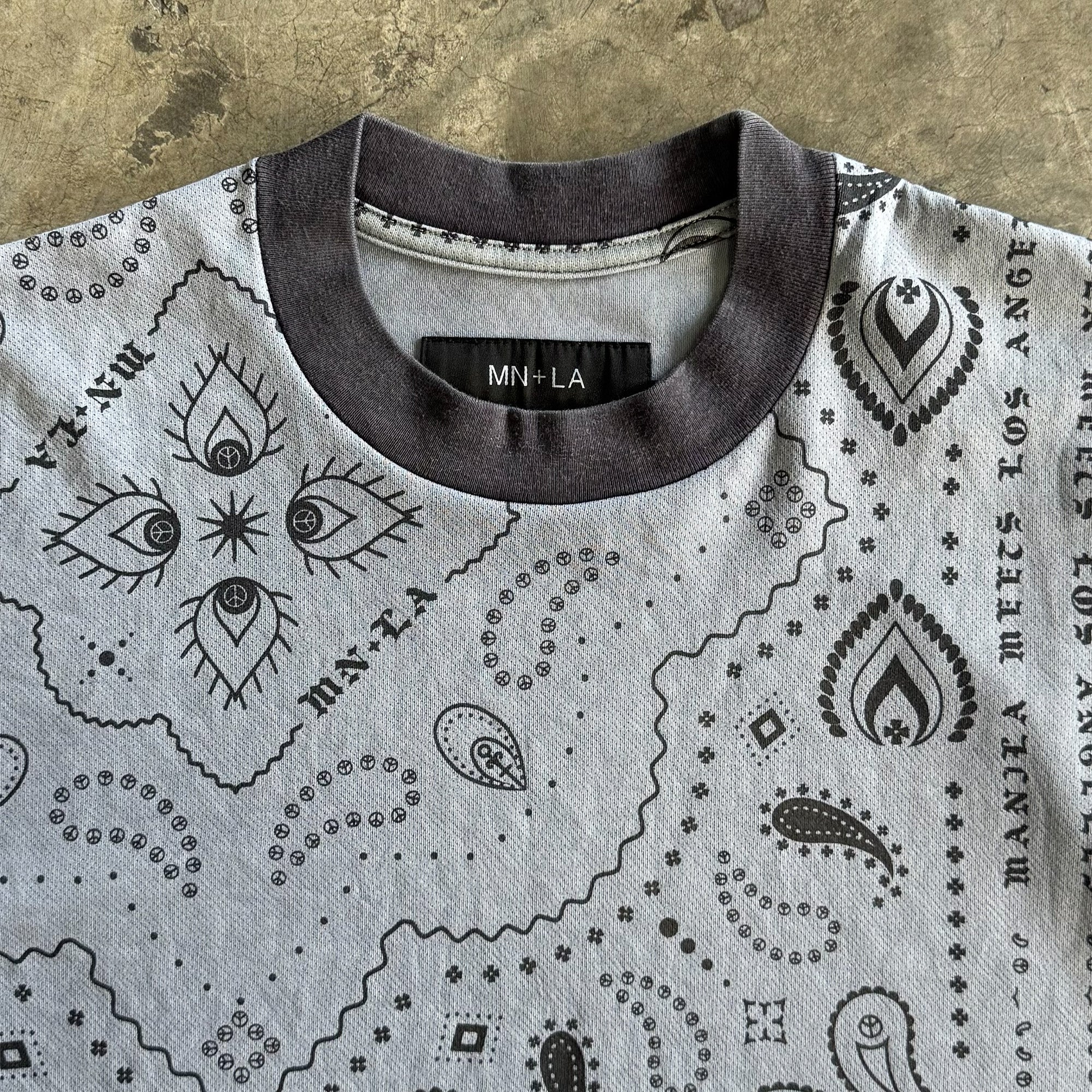 PEACE PAISLEY OVERSIZED TEE IN STEEL - Image 4
