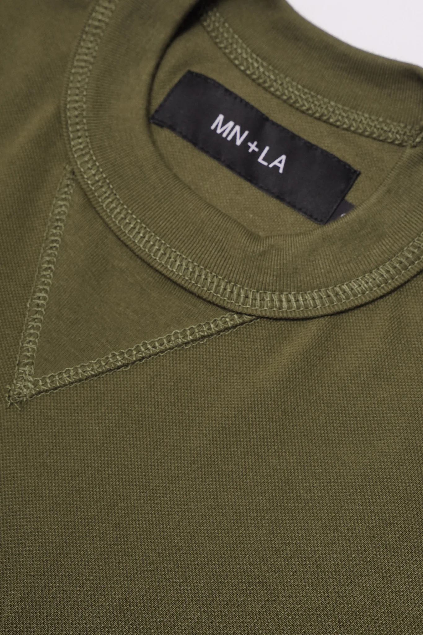 PIQUE MILITIA LONGSLEEVE TEE IN OLIVE - Image 5