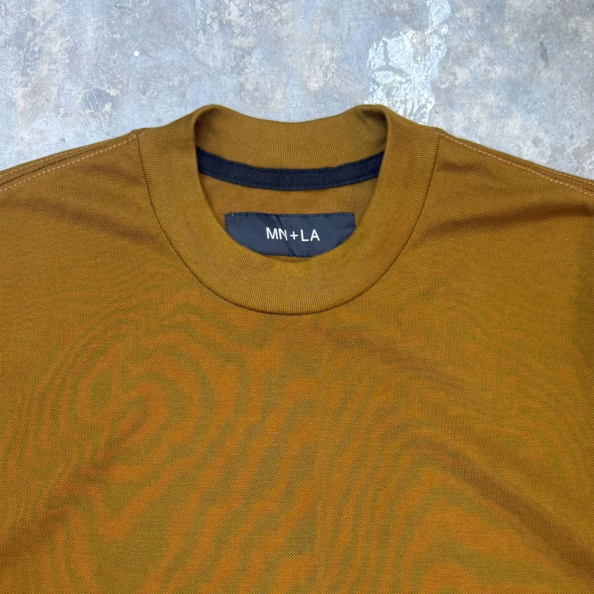 PIQUE MOCK NECK TEE IN RUST - Image 2