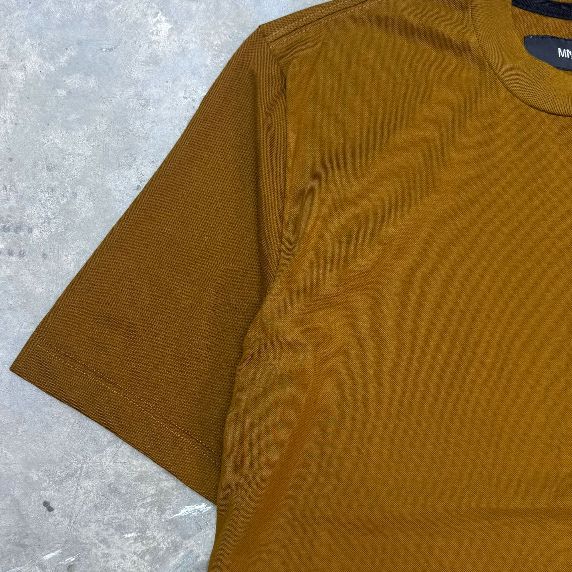 PIQUE MOCK NECK TEE IN RUST - Image 4