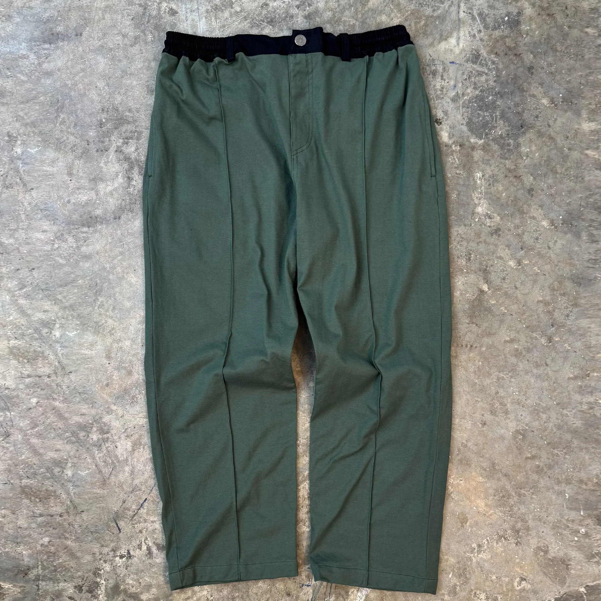 PLEATED ULTRA WIDE PANTS IN MOSS