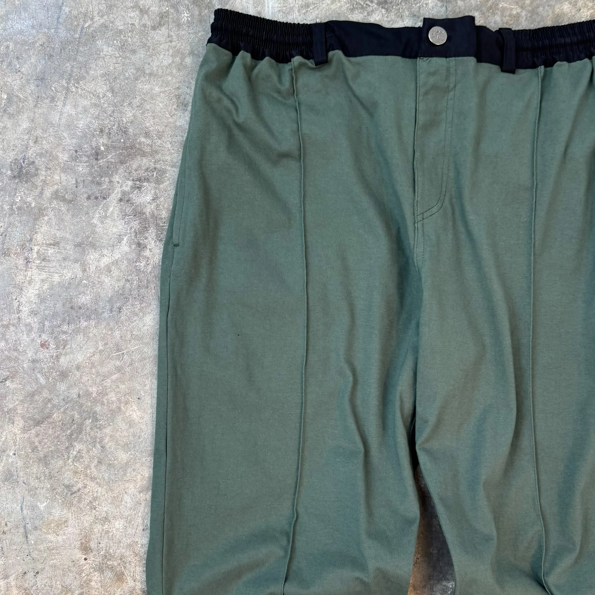 PLEATED ULTRA WIDE PANTS IN MOSS - Image 3