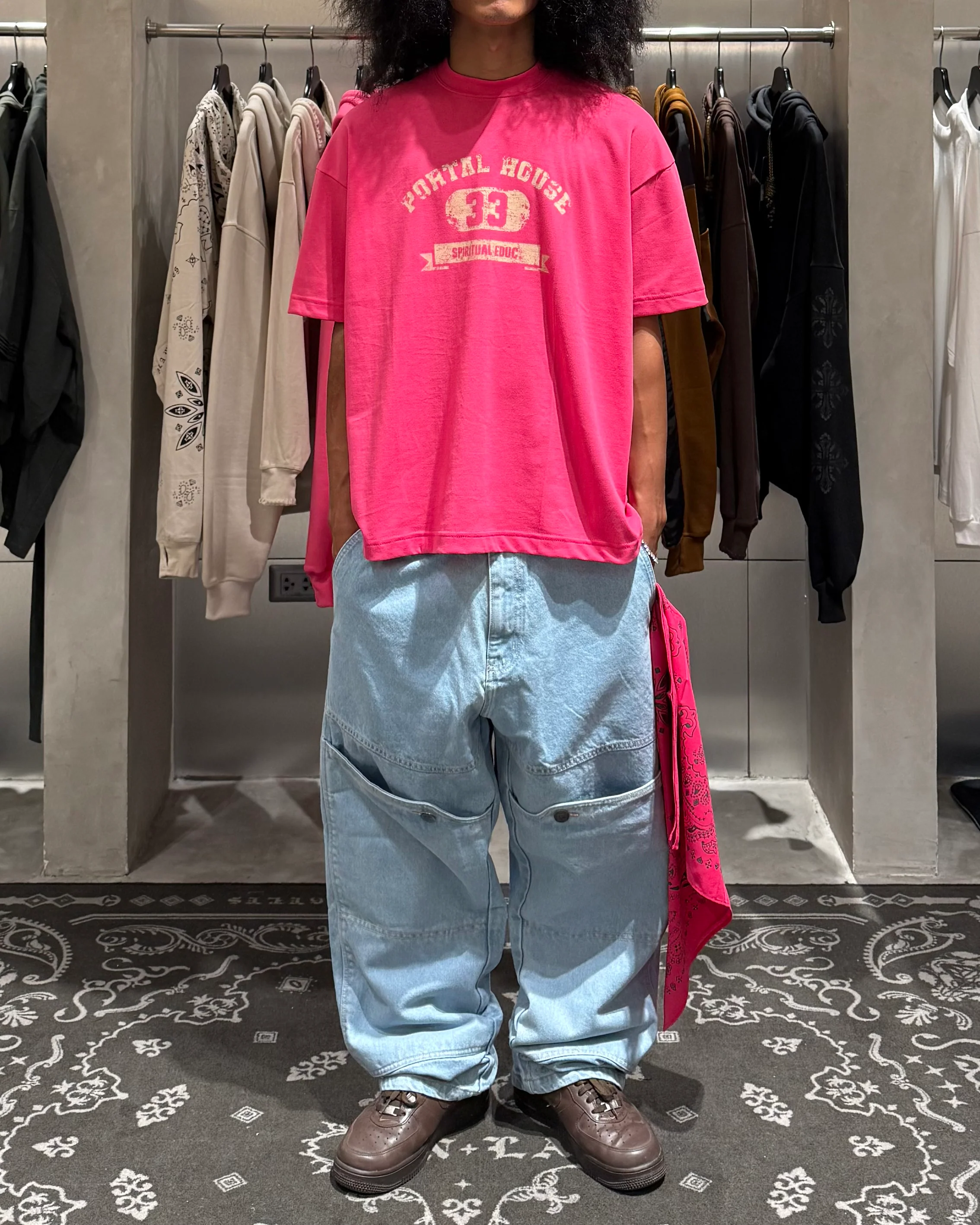 "PORTAL HOUSE 33" ULTRA HEAVY TEE IN STATIC PINK - Image 3