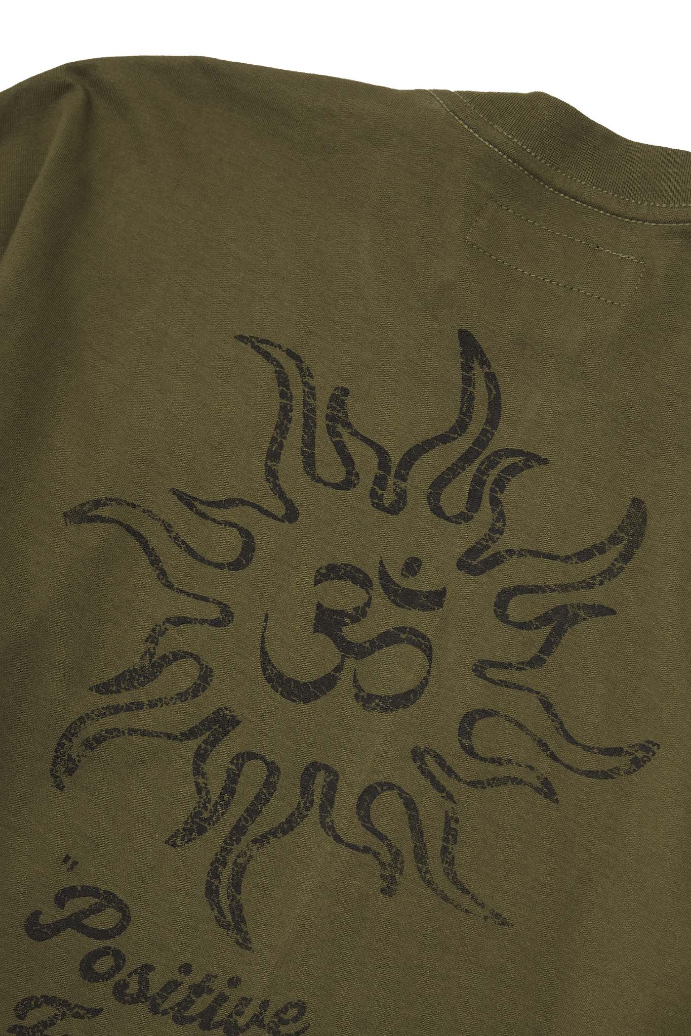 "POSITIVE FREQUENCIES" TEE IN OLIVE - Image 10