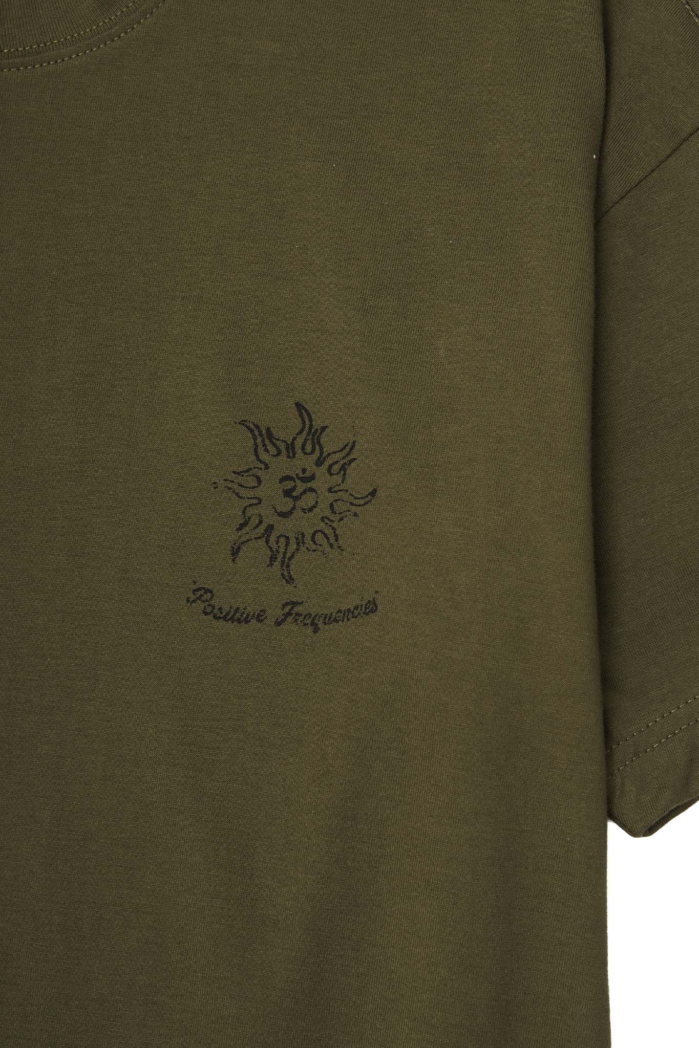 "POSITIVE FREQUENCIES" TEE IN OLIVE - Image 7