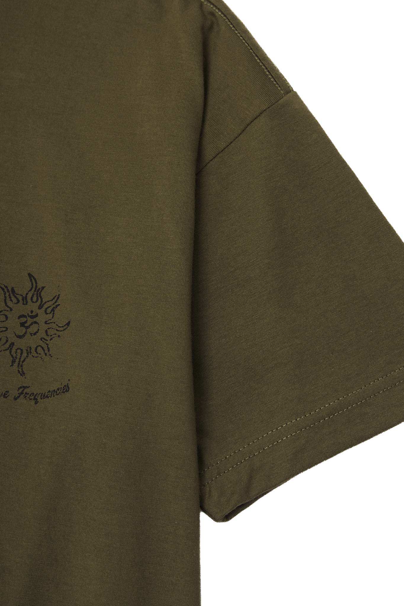 "POSITIVE FREQUENCIES" TEE IN OLIVE - Image 8