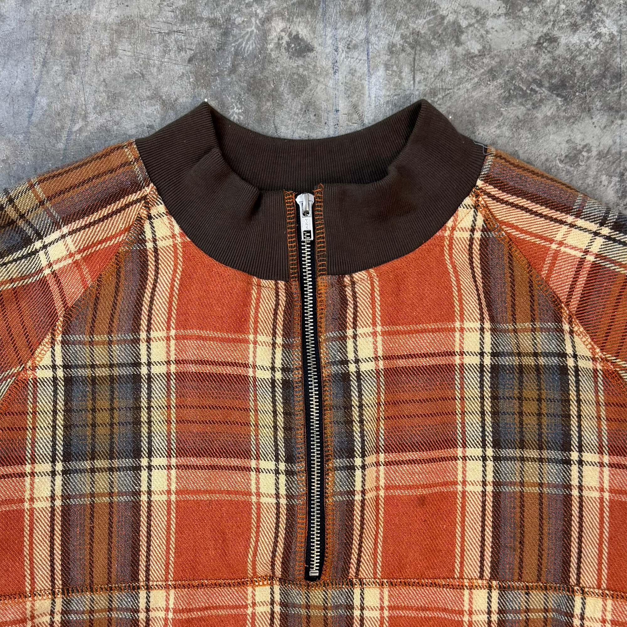QUARTER ZIP SWEATSHIRT IN PUMPKIN PLAID - Image 2