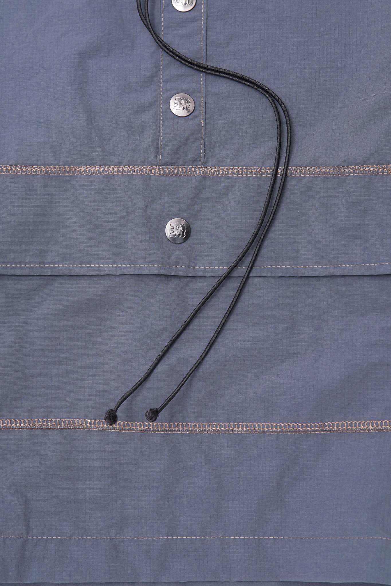 "RIDGE" ANORAK JACKET IN SLATE - Image 9