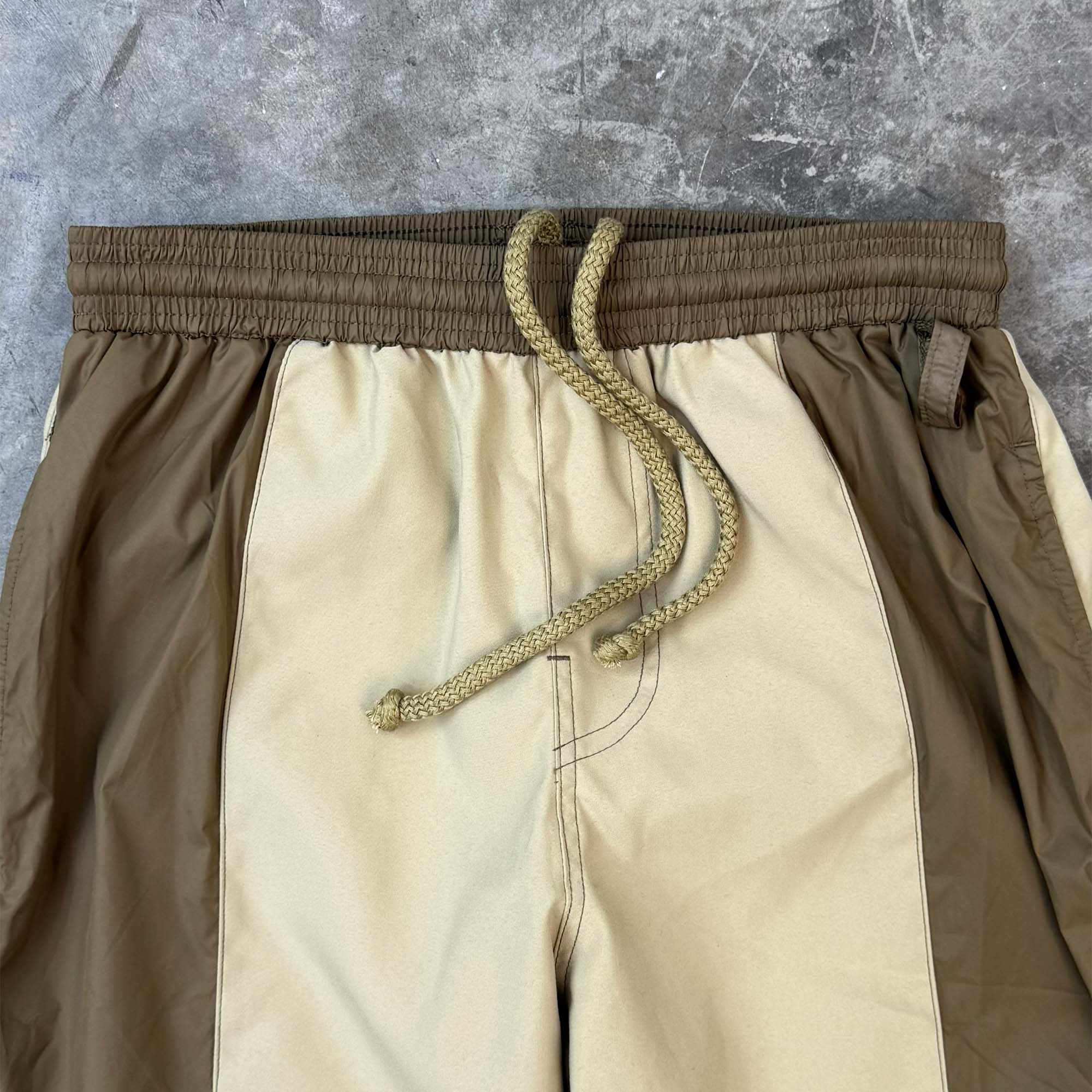ROGUE PANTS IN DUNE - Image 2