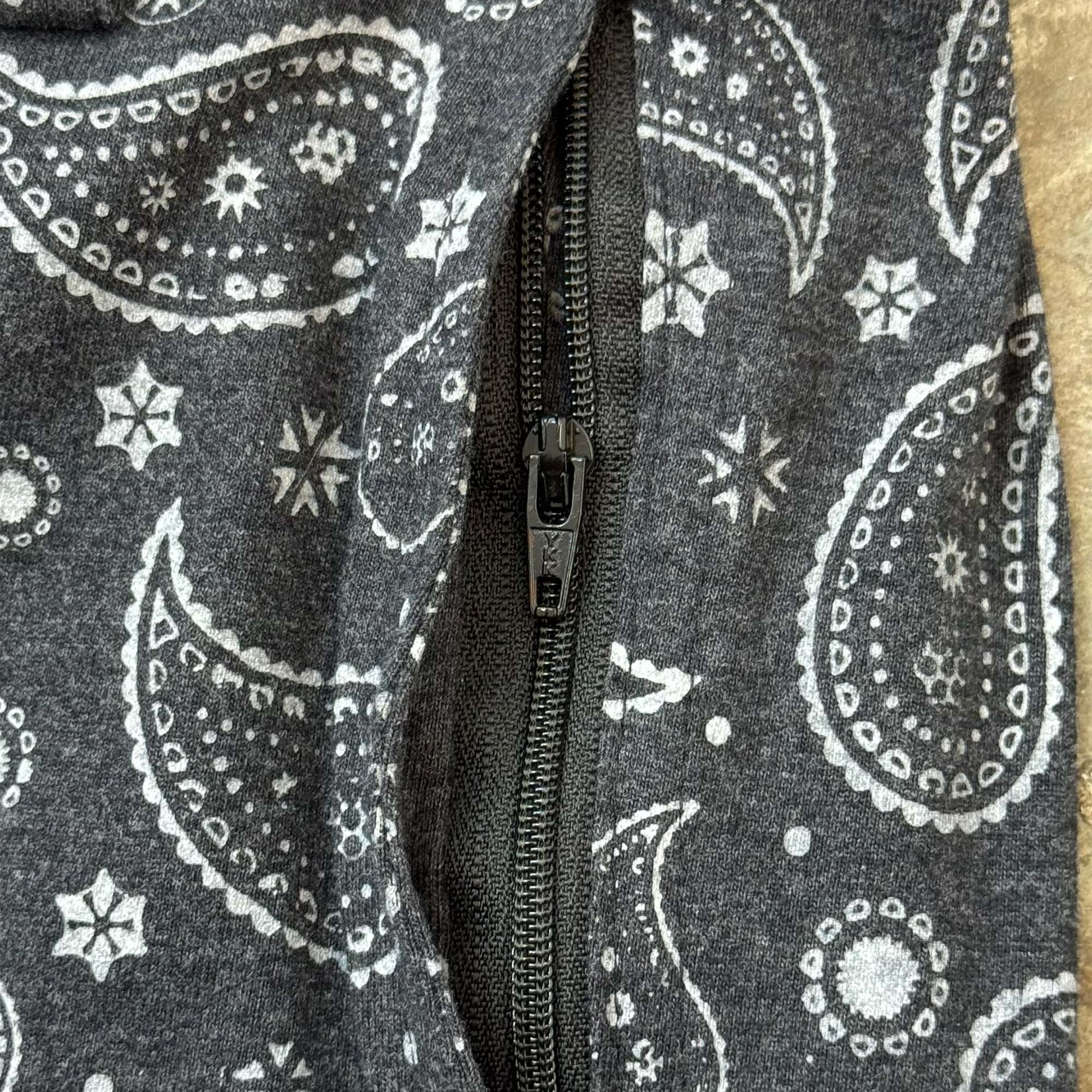 STRIDE SHORTS IN MIDNIGHT PAISLEY - Image 3
