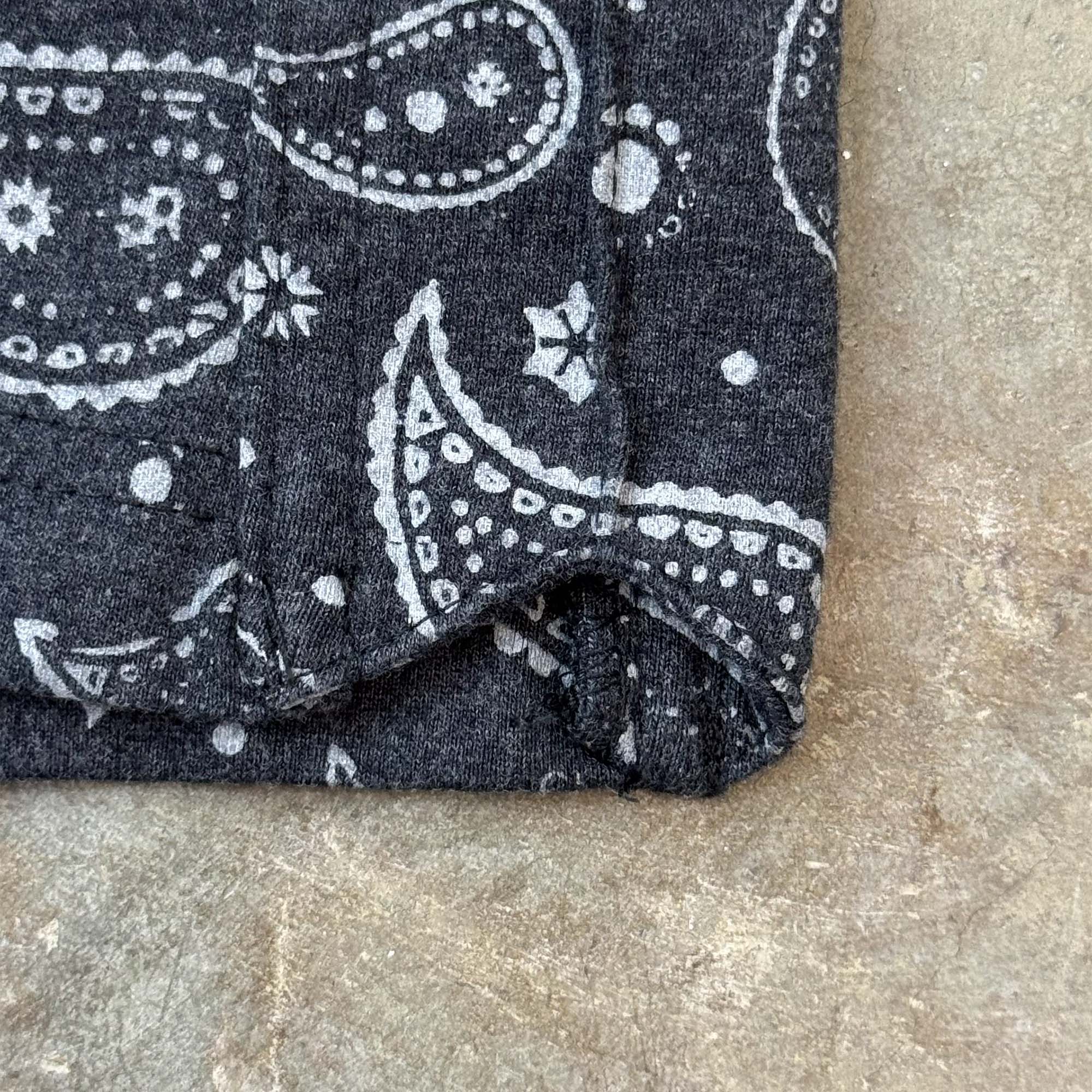 STRIDE SHORTS IN MIDNIGHT PAISLEY - Image 4