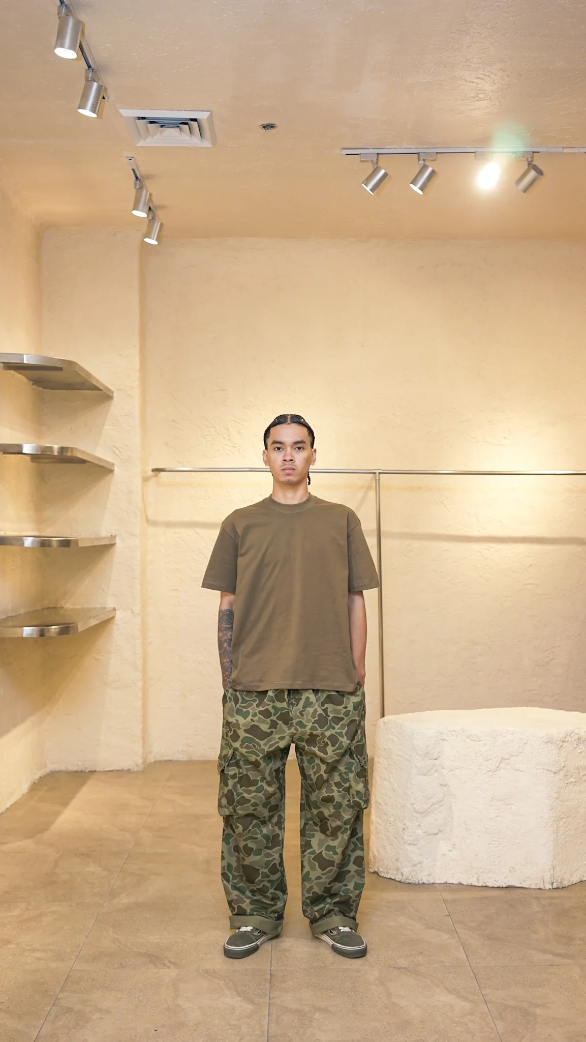 TOPSHELF TEE IN OLIVE - Image 7