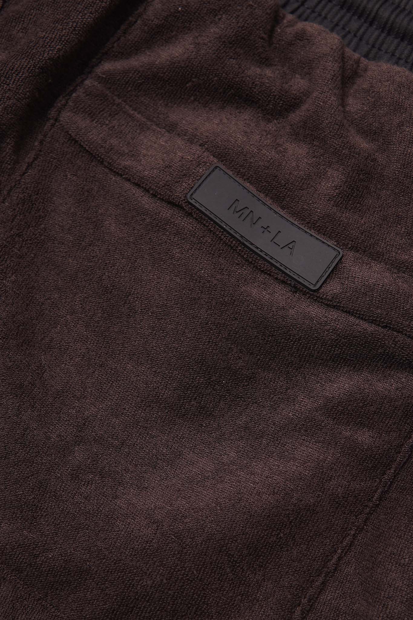 TOWEL STRIDE SHORTS IN CHARCOAL GREY - Image 7