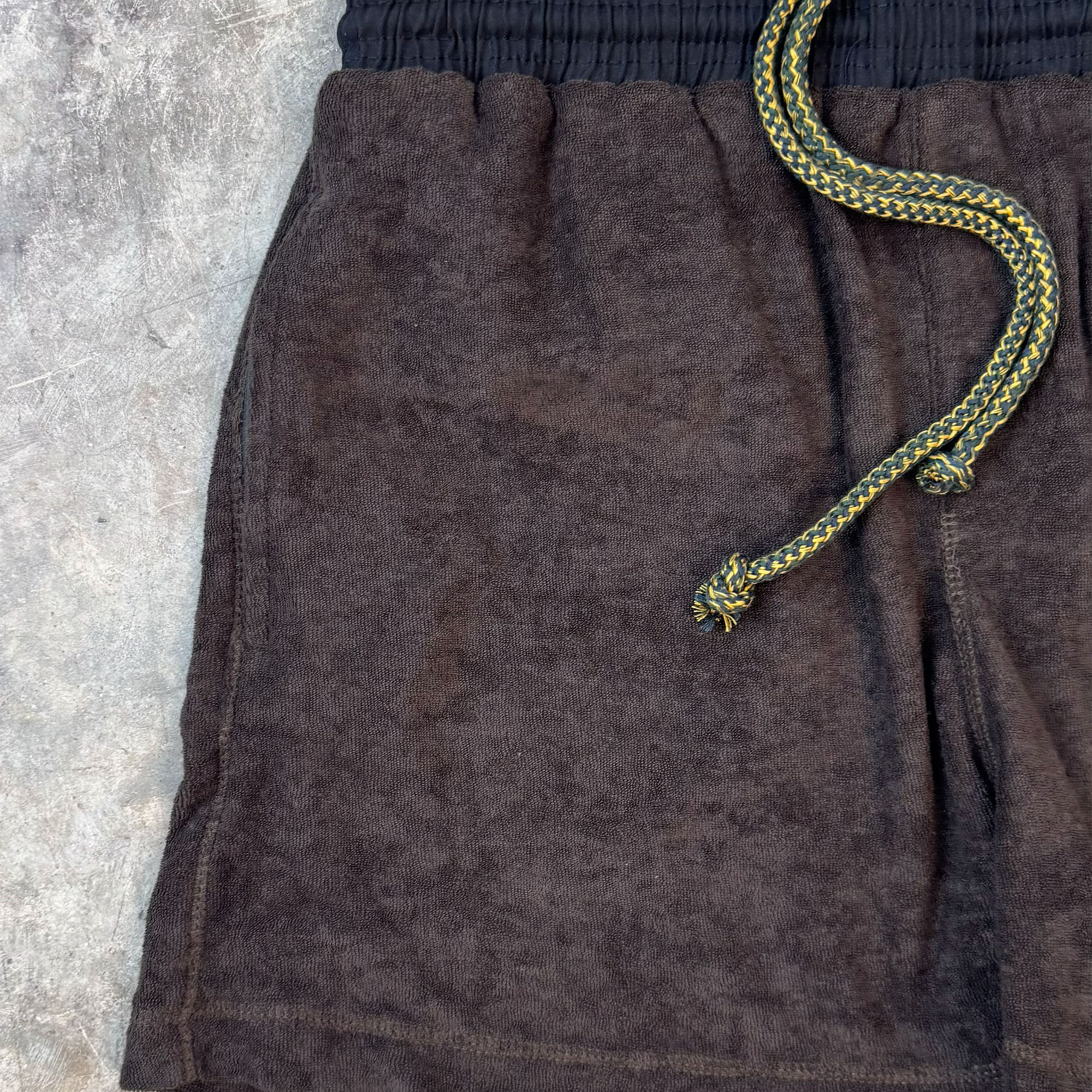 TOWEL TERRY HOUSE SHORTS IN CHARCOAL GREY - Image 3