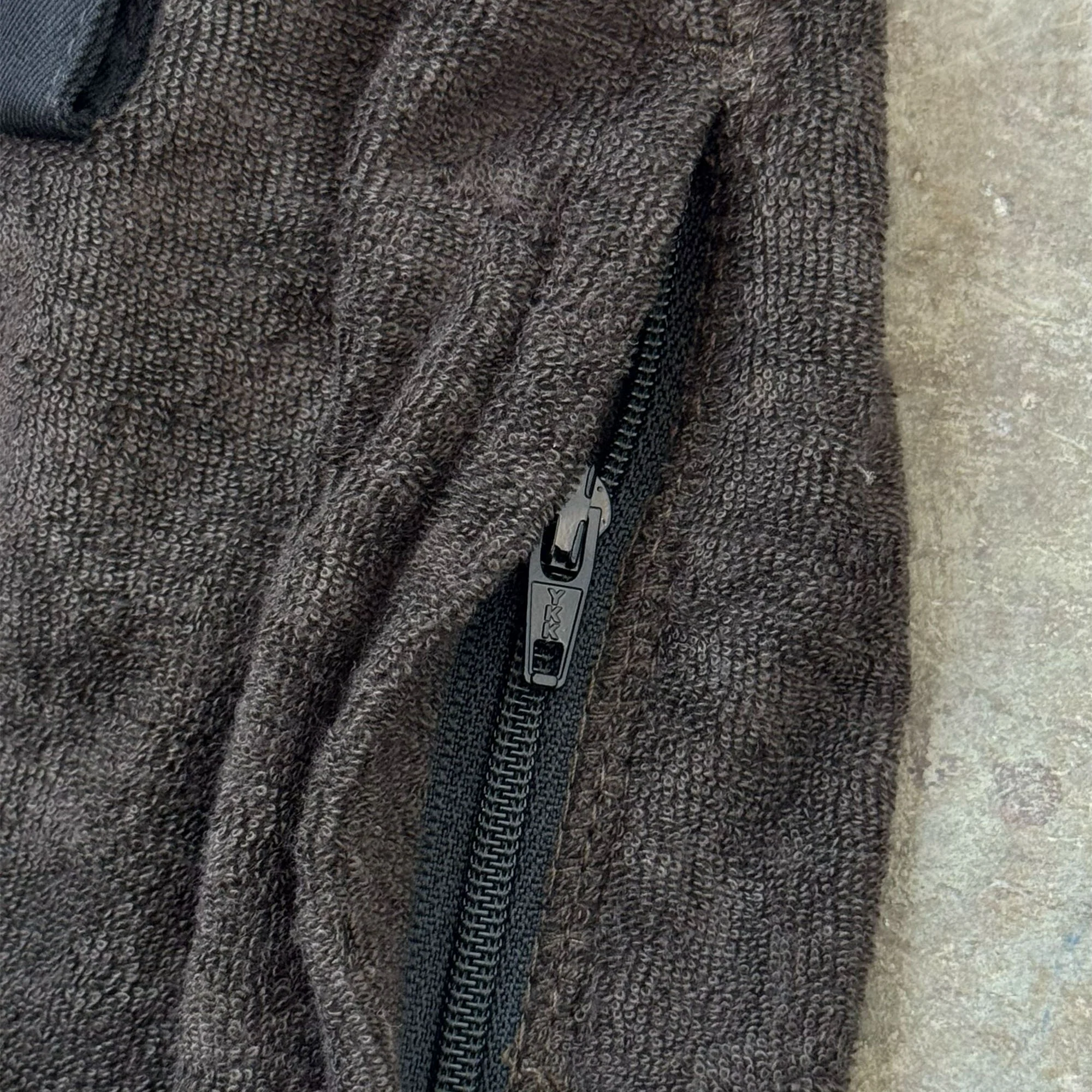 TOWEL TERRY HOUSE SHORTS IN CHARCOAL GREY - Image 4