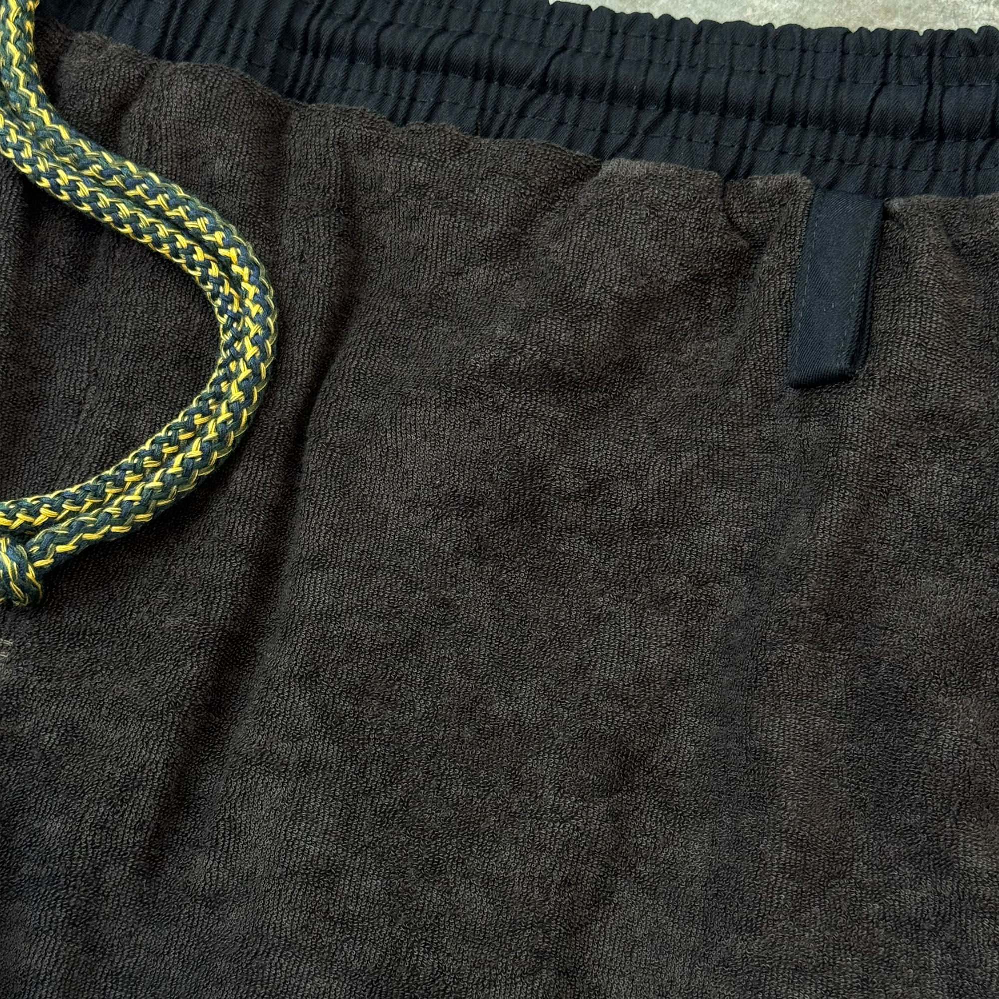 TOWEL TERRY HOUSE SHORTS IN CHARCOAL GREY - Image 5
