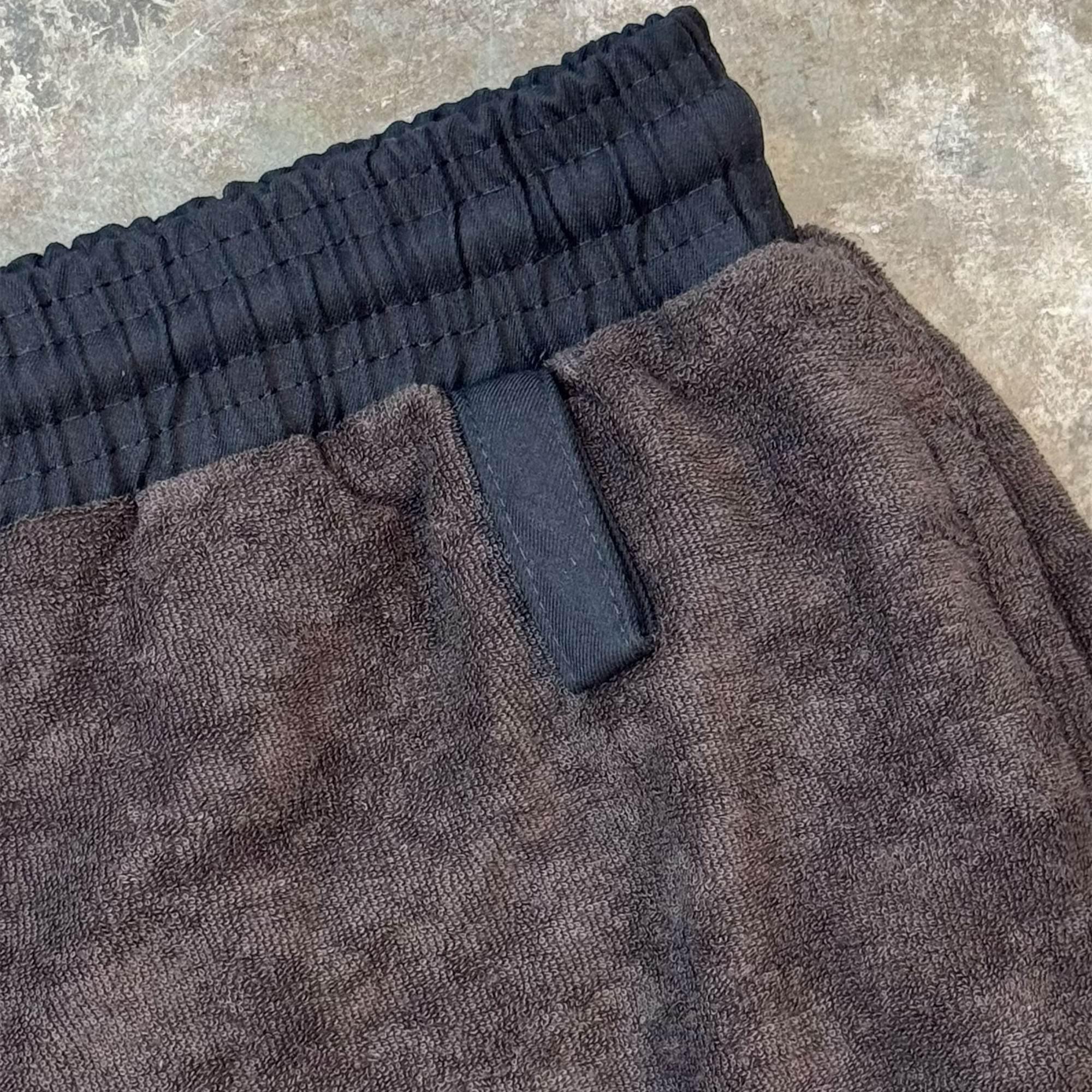 TOWEL TERRY HOUSE SHORTS IN CHARCOAL GREY - Image 6