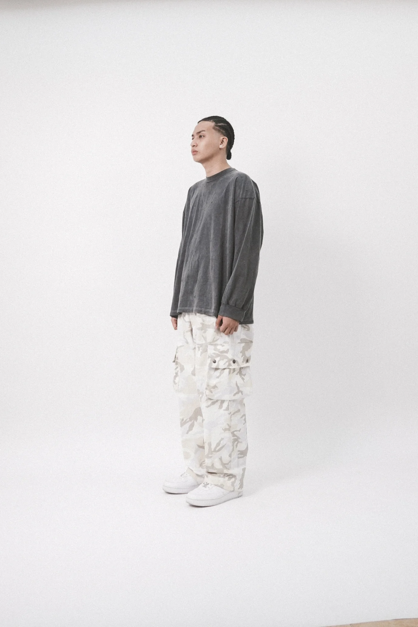 VINTAGE TATTERED LONGSLEEVE TEE IN GOLEM GREY - Image 11