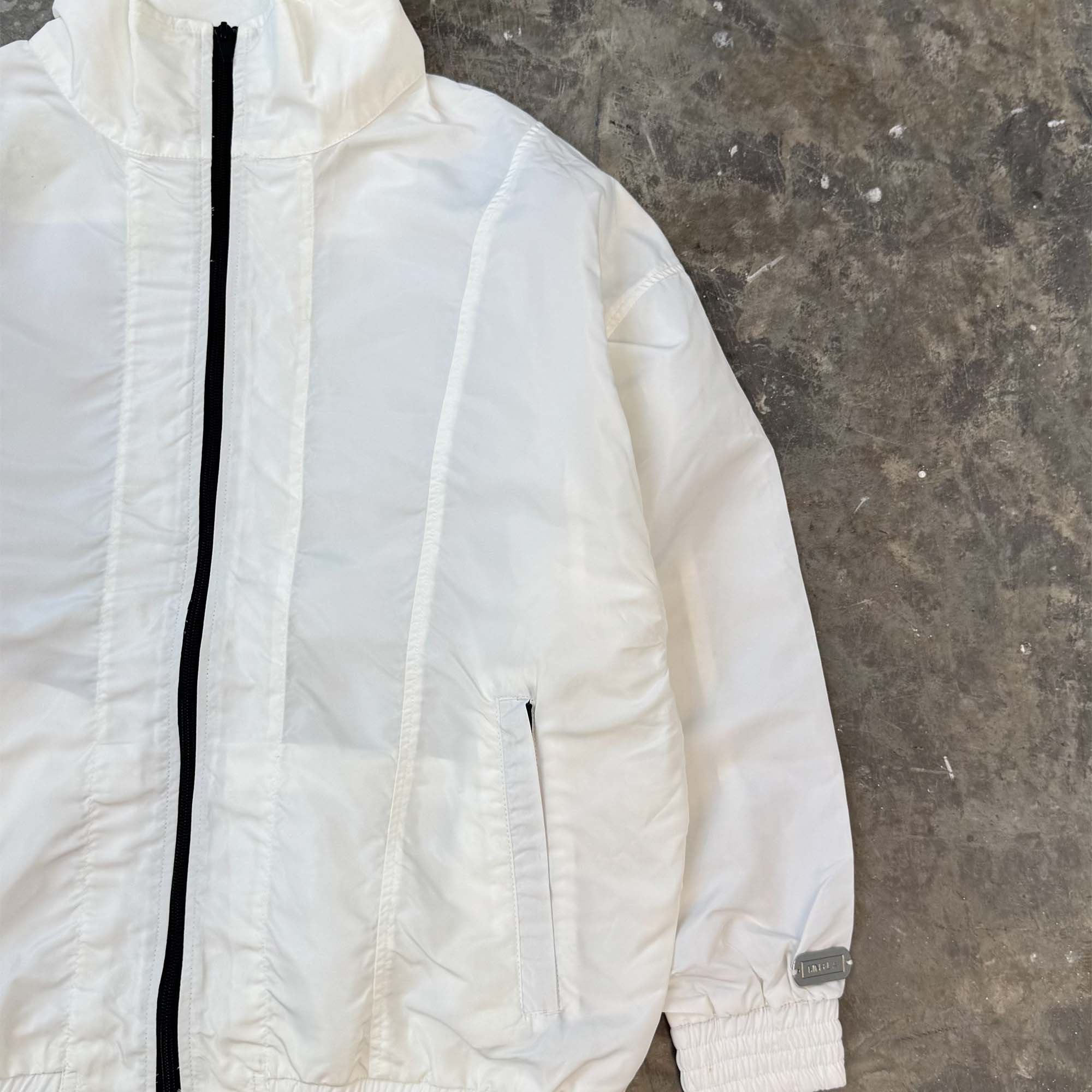 "WAGWAN" WINDBREAKER V2 IN WHITE - Image 2