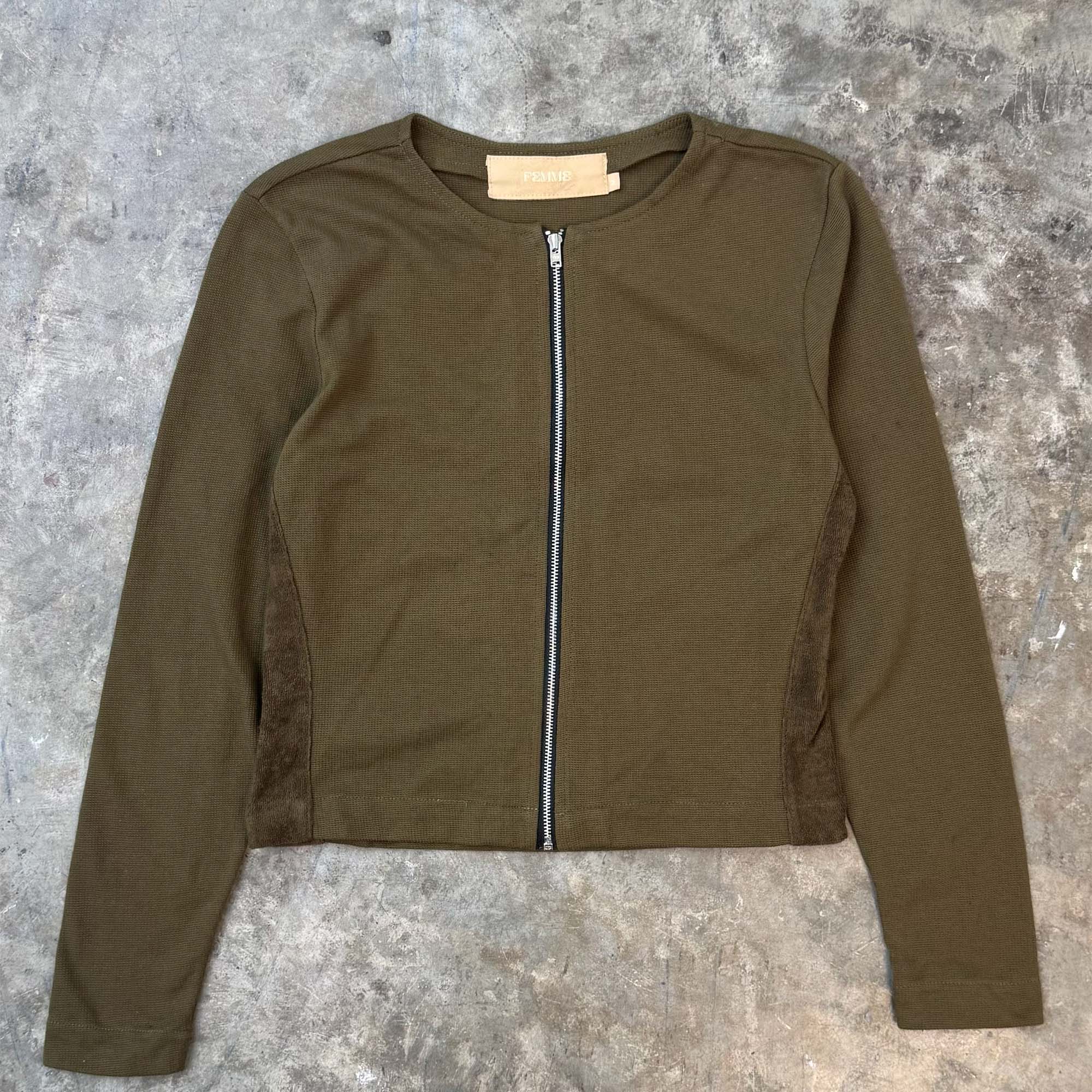 ZIP SCOOP NECK IN OLIVE