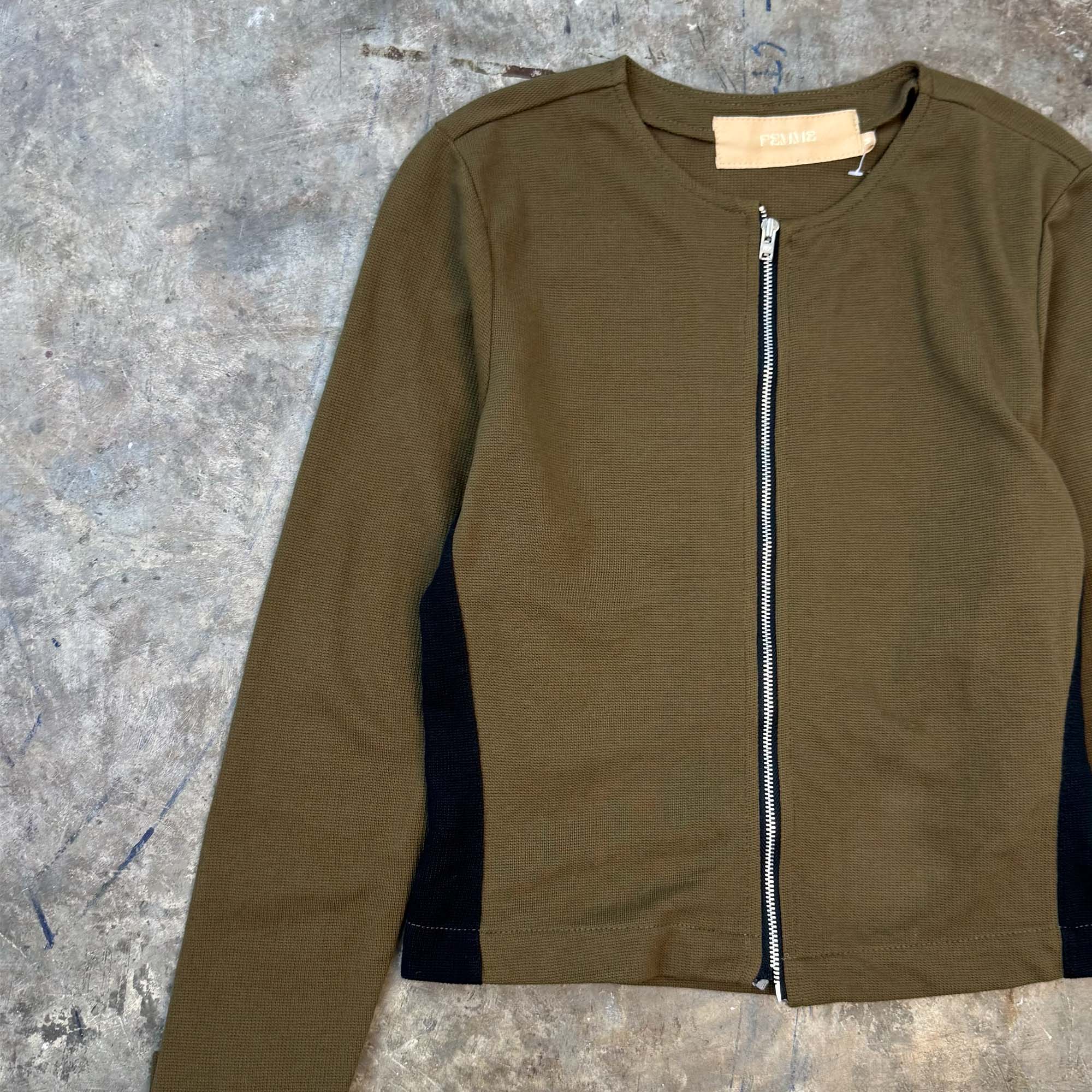 ZIP SCOOP NECK IN OLIVE - Image 2
