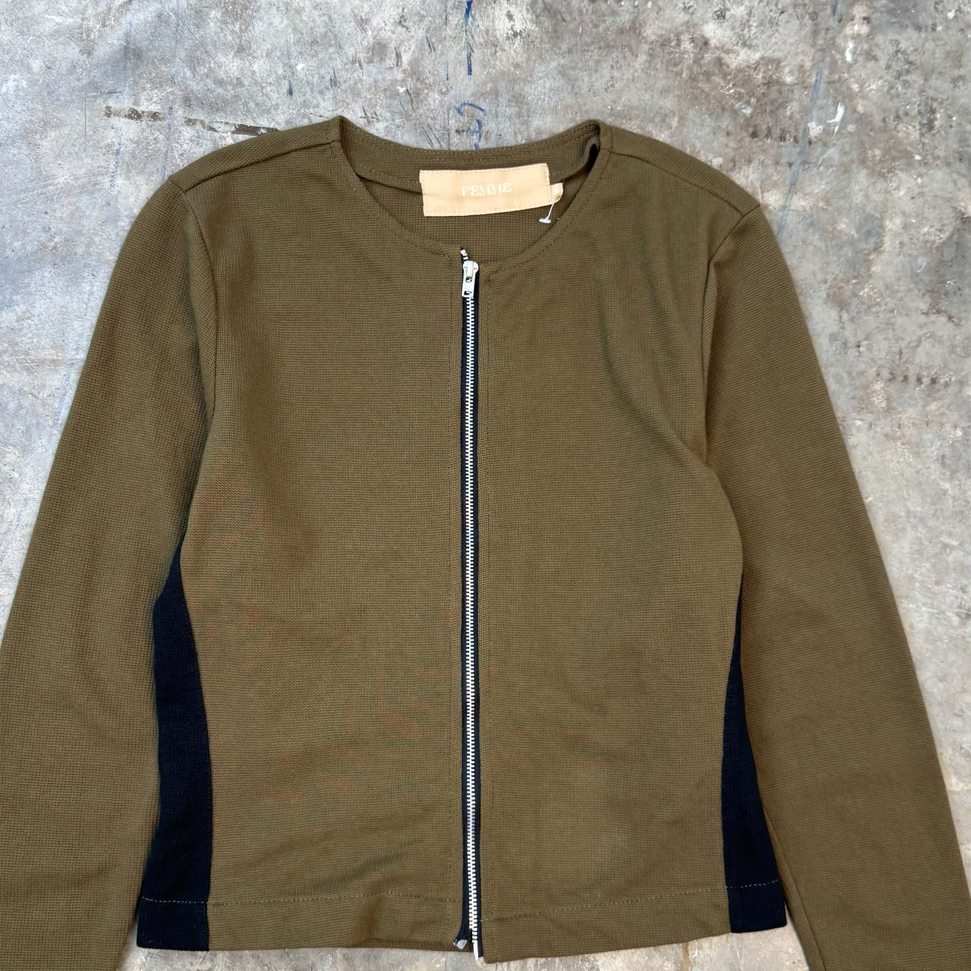 ZIP SCOOP NECK IN OLIVE - Image 3